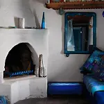 Clive And Bifi's House * Lakhania