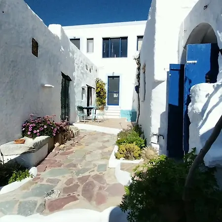 Clive And Bifi's House Nyaraló Lahaniá