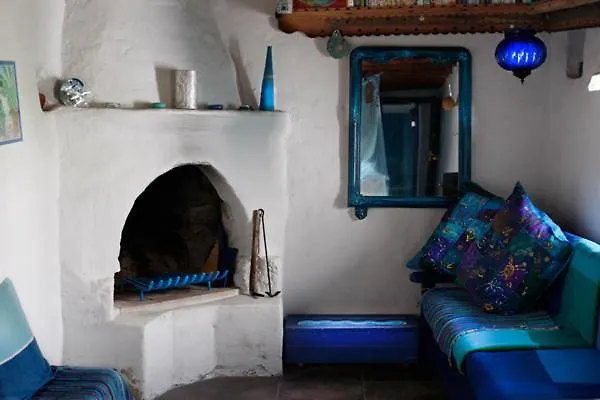 Clive And Bifi's House * Lachania